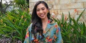 Inspirasi Gaya Busana Musim Panas Abel Cantika