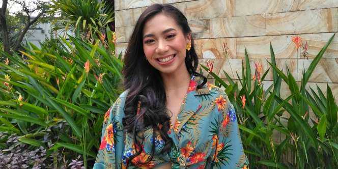 Inspirasi Gaya Busana Musim Panas Abel Cantika