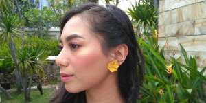 Tips Makeup Summer Abel Cantika, Warna Pop dan Messy