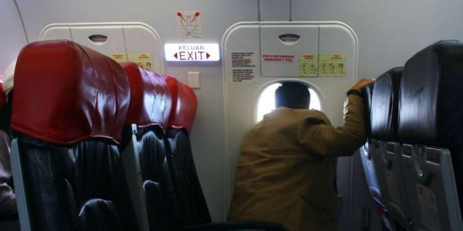Pria Ini Buka Pintu Darurat Saat Pesawat Lepas Landas