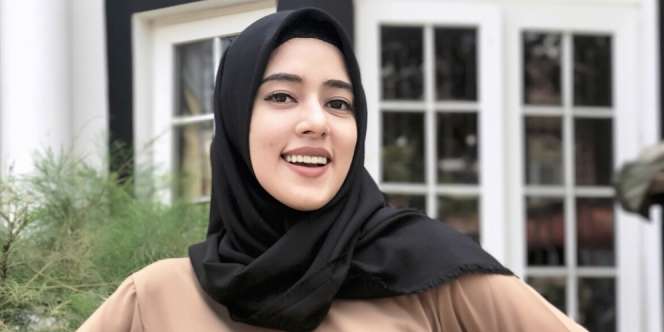 Gaya Makeup Flawless untuk Pesta ala Fairuz A Rafiq