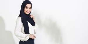 Tampil Stylish dengan Kemeja Putih, Begini Caranya!
