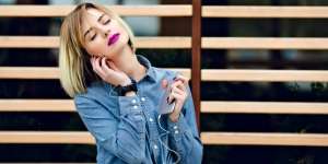 Tips Pakai Lipstik Ungu untuk Semua Jenis Kulit