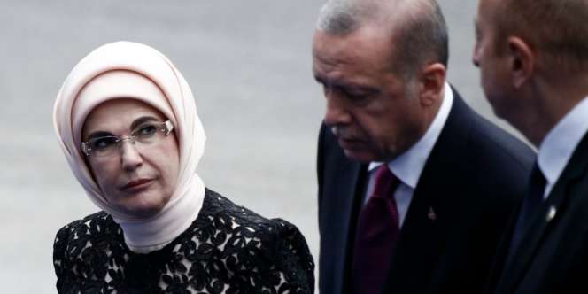 Tentang Tas Mewah Saat Dinas, Istri Erdogan Tuai Kritik