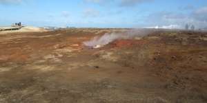 Menjelajahi Bulan di Dataran Tandus Islandia