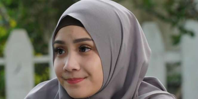 Santun Berhijab, Nagita Slavina Pakai Kerudung Jutaan Rupiah