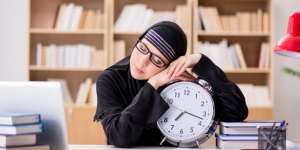 Kamu Tak Sendiri! 56% Orang Dewasa Sulit Tidur karena Pikirkan Uang