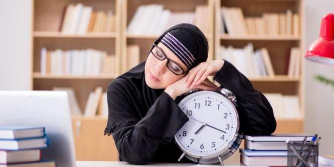 Kamu Tak Sendiri! 56% Orang Dewasa Sulit Tidur karena Pikirkan Uang