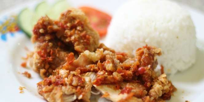 Cerita Sukses Mantan Karyawan Swasta Rintis Waralaba Ayam