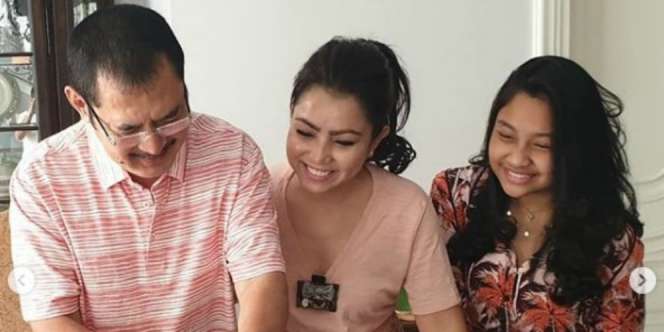 Rayakan Ultah Pernikahan ke-19, Mayangsari Pamer Foto Jadul