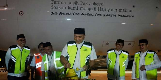 Viral Tulisan Terima Kasih Pak Jokowi di Pesawat Haji, Ini Kata Garuda