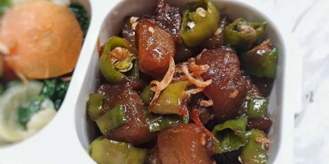 Bekal Praktis Kikil Cabai Hijau, Enaknya Juara!