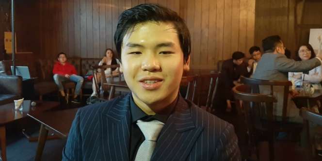 Nicholas Sean Tiru Gaya Fesyen Ahok