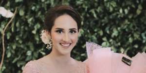 Cantiknya Tsamara Amany dalam Balutan Kebaya Pink