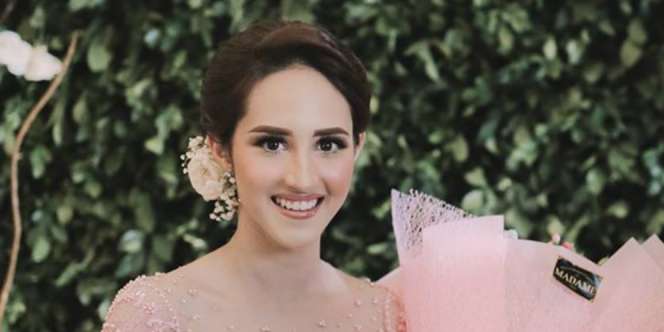 Cantiknya Tsamara Amany dalam Balutan Kebaya Pink