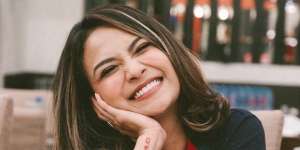 Gaya Vanessa Angel Jadi Mbok Jamu: `Biar Strong Mas`