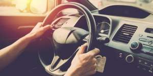 Barang-Barang Aneh yang Dibawa Calon Pembeli Saat Test Drive
