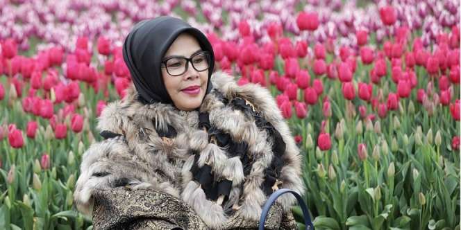 Juragan Peyek, Harga Tas Mewah Ibunda Syahrini Tak Setipis Jualannya