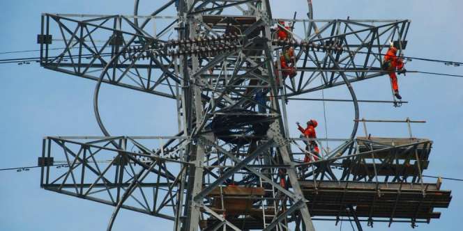PLN Buka Lowongan, D-4 dan S-1 Bisa Daftar