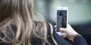 Mendadak Follower Banyak, Wanita Ini Syok Lihat Fotonya yang Beredar