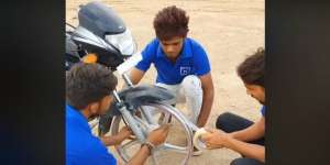 Modifikator Ngasal, Ban Motor Dilepas Diganti Lakban