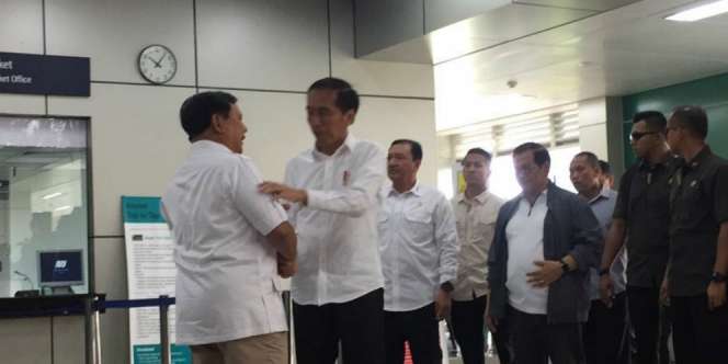 Jokowi dan Prabowo Subianto Akhirnya Bertemu di Stasiun MRT