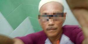 Viral! Pria Terkunci di WC Minta Tolong ke Grup FB, Foto Selfienya Bikin Salfok
