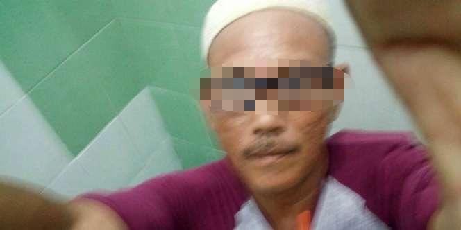 Viral! Pria Terkunci di WC Minta Tolong ke Grup FB, Foto Selfienya Bikin Salfok