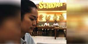 Prisia Nasution Grogi Dipandangi Jokowi dan Prabowo
