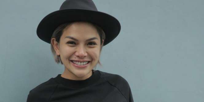 Busana Nikita Mirzani Antar Anak Hari Pertama Sekolah Jadi Sorotan