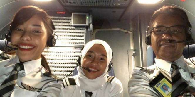 Pilot Senior Pindah Maskapai & Turun Pangkat Agar Bisa Terbang Bersama Putrinya