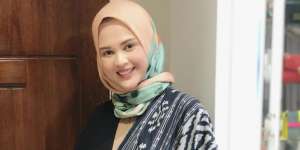 Kepergok Pre-wedding, Cut Meyriska Pakai Gaya Hijab Unik