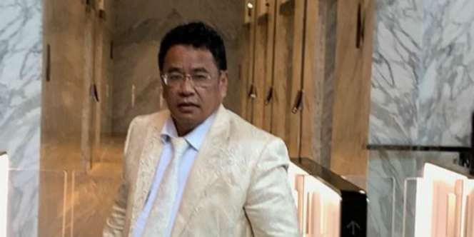Lucunya Hotman Paris Balapan Pakai Sarung Saat di Pesantren