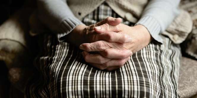 7 Cara Mengurangi Gejala Menopause secara Alami