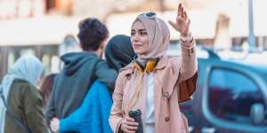 5 Tips Solo Traveling Aman dan Nyaman Naik Bus bagi Perempuan