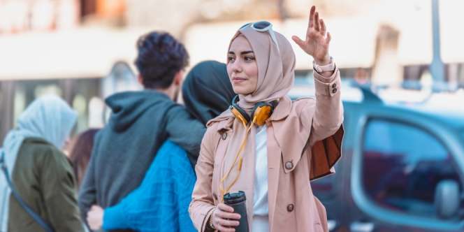 5 Tips Solo Traveling Aman dan Nyaman Naik Bus bagi Perempuan