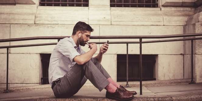 5 Bahaya Penggunaan Earphone yang Akan Selalu Menghantui Kalian