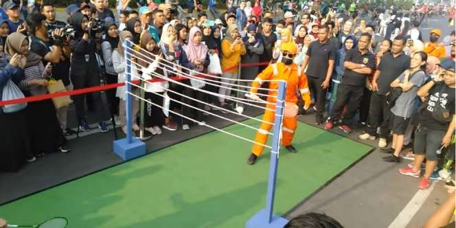 Heboh Liliyana Natsir Jadi Tukang Sapu Jalan