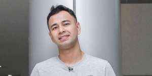 Heboh Foto Raffi Ahmad dan Tyas Mirasih di Dalam Mobil