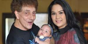 Punya Bayi di Usia 71, Intip Potret Harmonis Keluarga Ahmad Albar