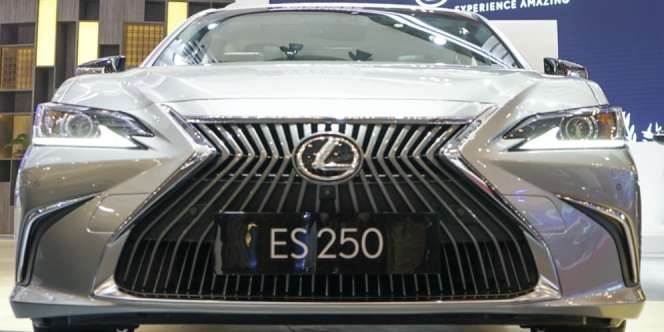 Beginilah Interior dan Fitur Lexus ES250, Sedannya Kaum Elit
