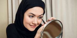 Trik Pakai Eyeliner untuk Pengguna Eyelash Extension