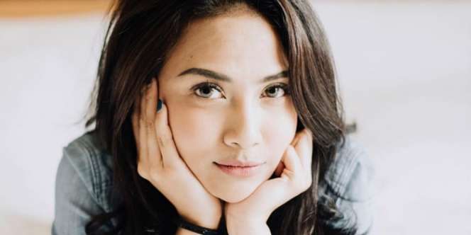 Umumkan Putus dengan Kekasih, Mic Vanessa Angel Bikin Salah Fokus
