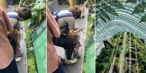 Bikin Geram! Ibu Bantu Anaknya Buang Air di Garden By The Bay