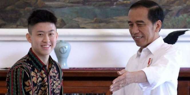 Reaksi Jokowi Saat dengarkan Lagu 'Kids' Rich Brian