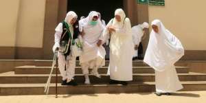Tangis Jemaah Haji Tertua Indonesia Saat Berdoa di Raudhah