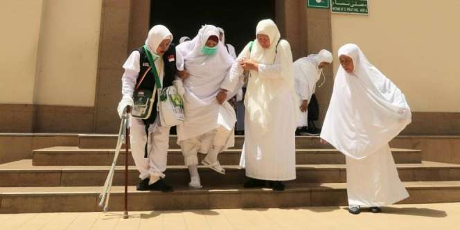 Tangis Jemaah Haji Tertua Indonesia Saat Berdoa di Raudhah