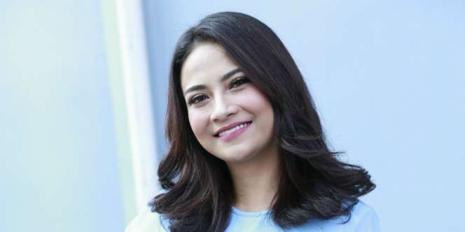 Pose Konyol Vanessa Angel Bareng Mantan Kekasih
