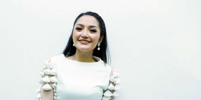 Intip Bridal Shower Siti Badriah, Penampakan Seram Wajah Disorot
