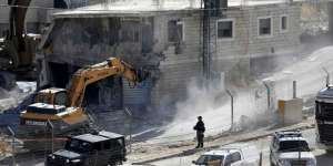 Israel Buldozer Rumah-Rumah Warga Palestina